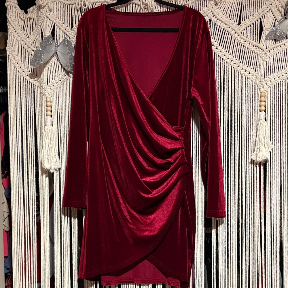 Trendy Boutique Deep Red Velvet Long Sleeve Dress NWOT